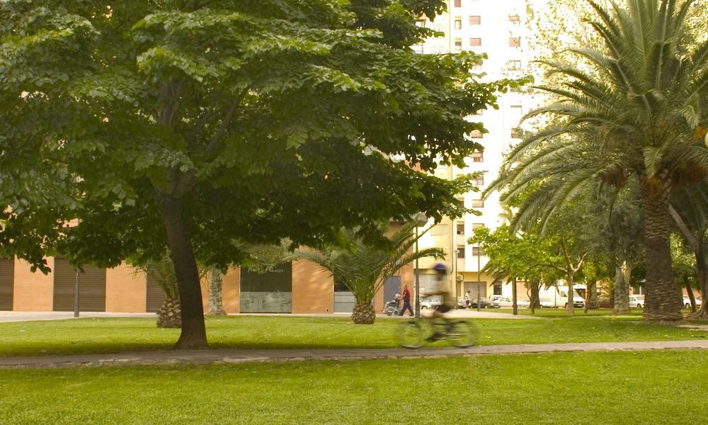 Apartamentos Plaza Picasso Valencia Exterior photo