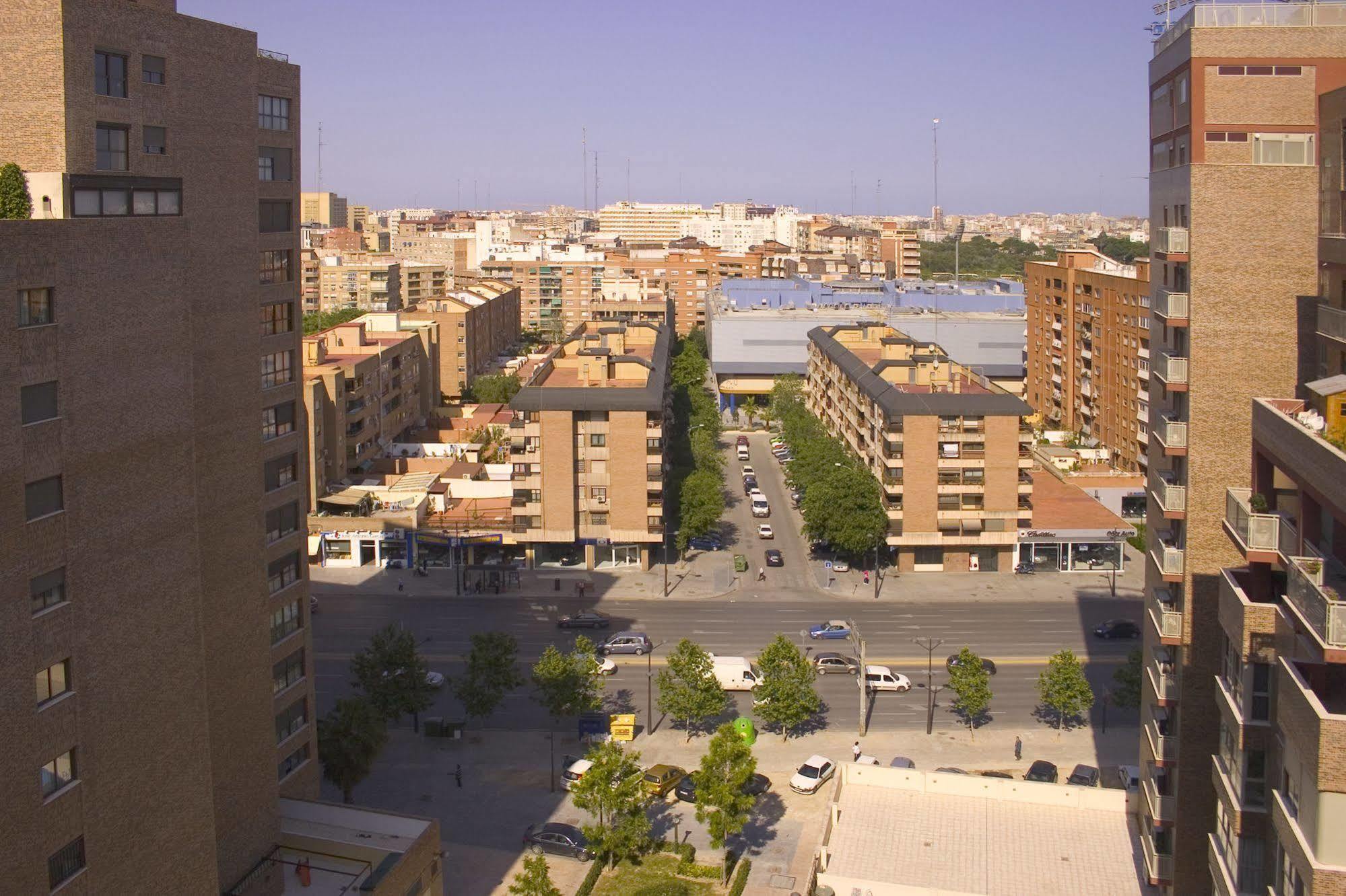 Apartamentos Plaza Picasso Valencia Exterior photo